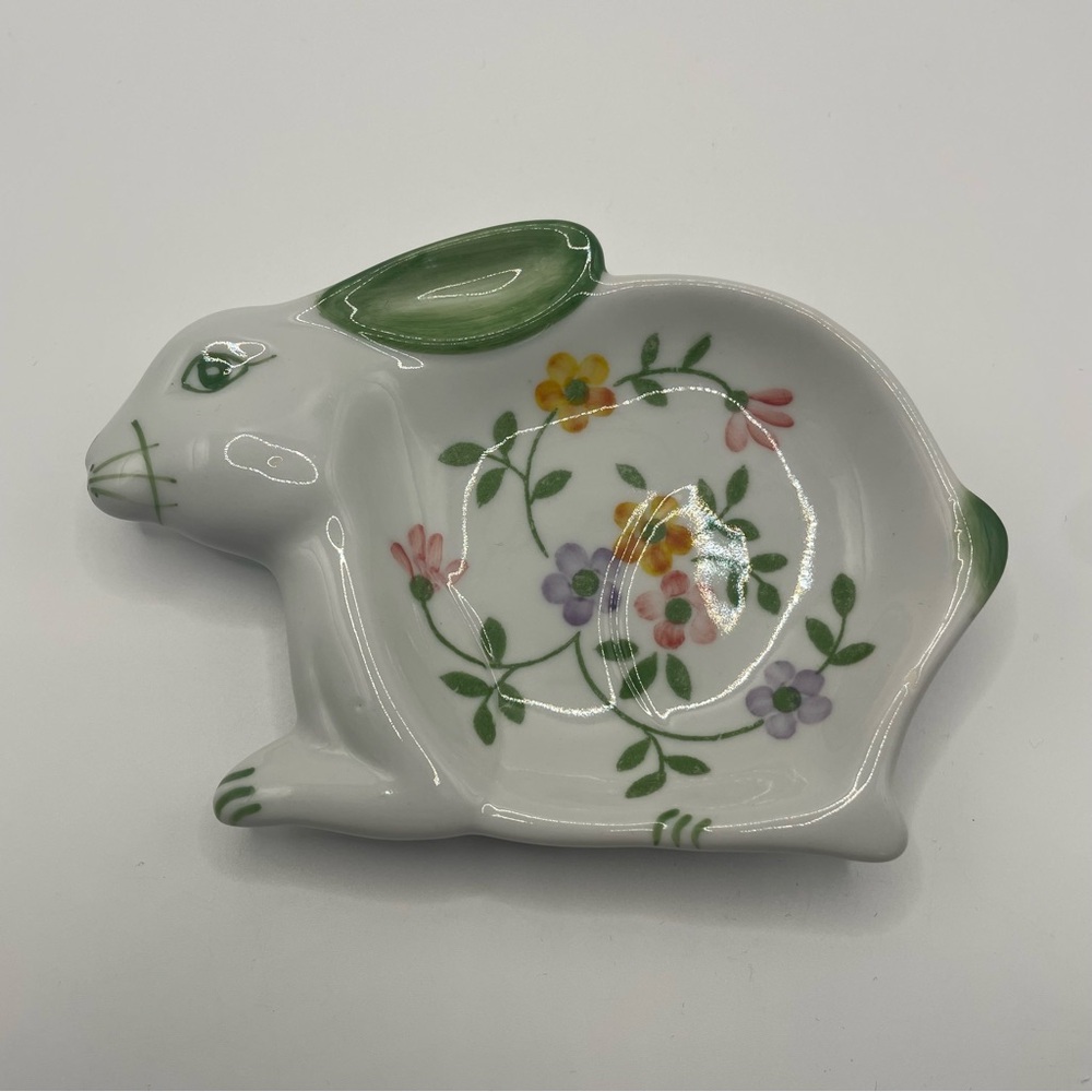 Andrea by Sadek Floral Bunny Rabbit Trinket Dish Tea Bag Holder - Picture 1 of 4